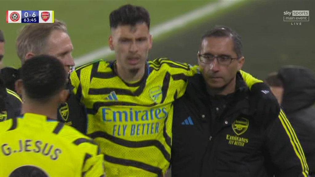 Zafar Iqbal (right) with Gabriel Martinelli during Arsenal's match against Sheffield United (Photo via Sky Sports and Chris Davison)