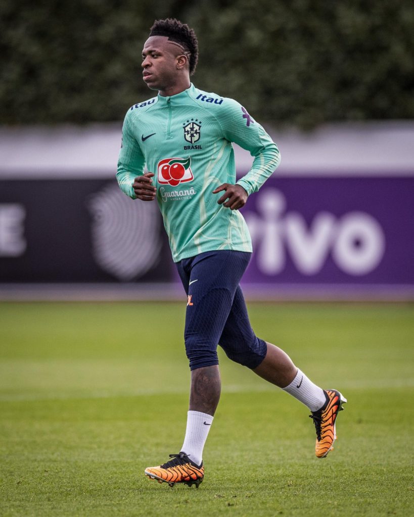 Vinicius Jr. among stars training at Arsenal this week 3 Vinicius Jr. trains at Arsenal's London Colney (Photo via Vini Jr. on Twitter)