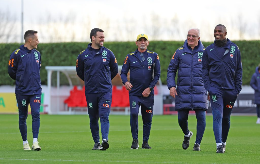 Vinicius Jr. among stars training at Arsenal this week 2 Brazil coaches at Arsenal's London Colney (Photo via the Brazil national team on Twitter)