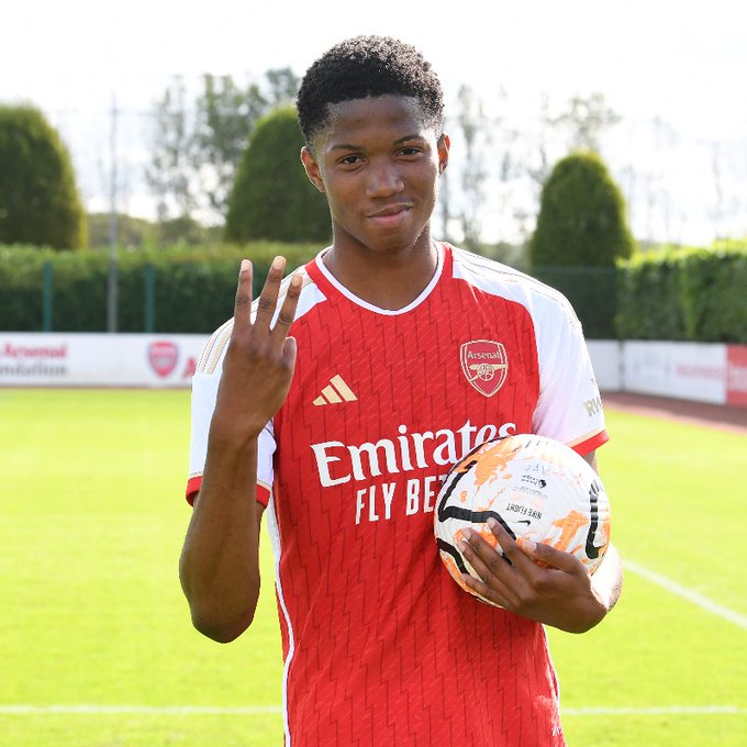 Chido Obi-Martin celebrating a hat-trick for the Arsenal u18s (Photo via Arsenal.com)