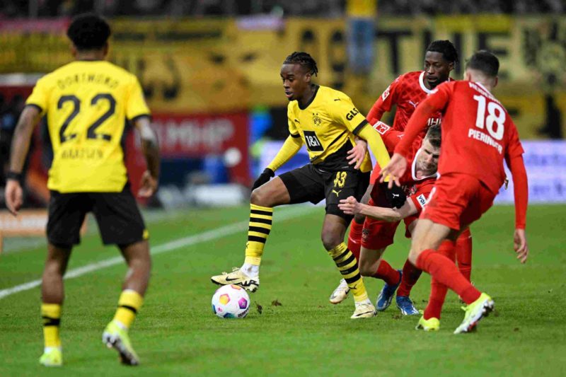 Dortmund's English forward #43 Jamie Bynoe-Gittens (C), Heidenheim's German midfielder #03 Jan Schoeppner and Heidenheim's German forward #18 Marvin Pieringer (R) vie for the ball during the German first division Bundesliga football match between 1 FC Heidenheim and BVB Borussia Dortmund in Heidenheim, southwestern Germany on February 2, 2024. (Photo by THOMAS KIENZLE/AFP via Getty Images)
