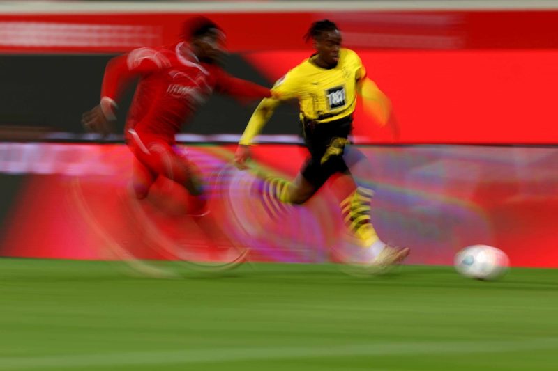 Jamie Jermaine Bynoe-Gittens of Dortmund battles for the ball with Omar Haktab Traore of Heidenheim (L) during the Bundesliga match between 1. FC H...