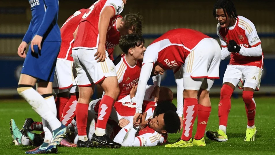 Ethan Nwaneri celebrates a goal vs Chelsea u21s (Photo via Arsenal.com)