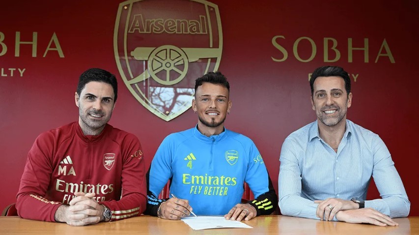 Arsenal's Edu targeted by fellow Premier League side 2 Ben White signs his new Arsenal contract with Mikel Arteta and Edu Gaspar (Photo via Arsenal.com)