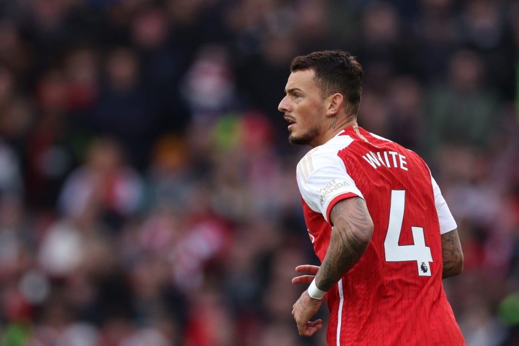Arsenal 26yo has been carrying knee injury 2 LONDON, ENGLAND - DECEMBER 17: Ben White of Arsenal in action during the Premier League match between Arsenal FC and Brighton & Hove Albion at Emirates Stadium on December 17, 2023 in London, England. (Photo by Richard Heathcote/Getty Images)