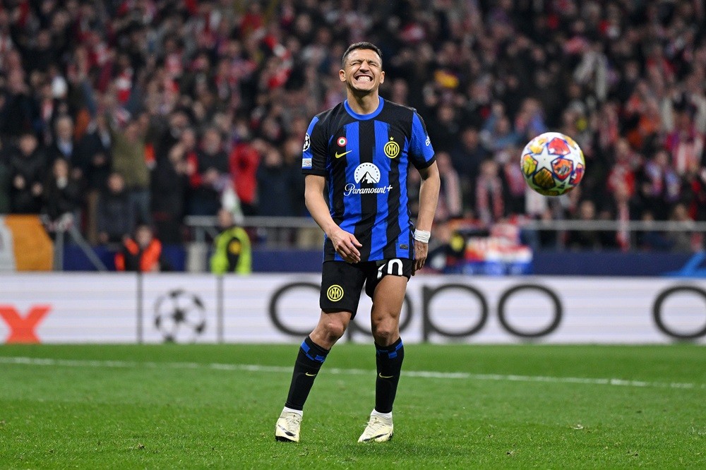 MADRID, SPAIN: Alexis Sanchez of FC Internazionale reacts after missing the team's second penalty in the penalty shoot out during the UEFA Champion...