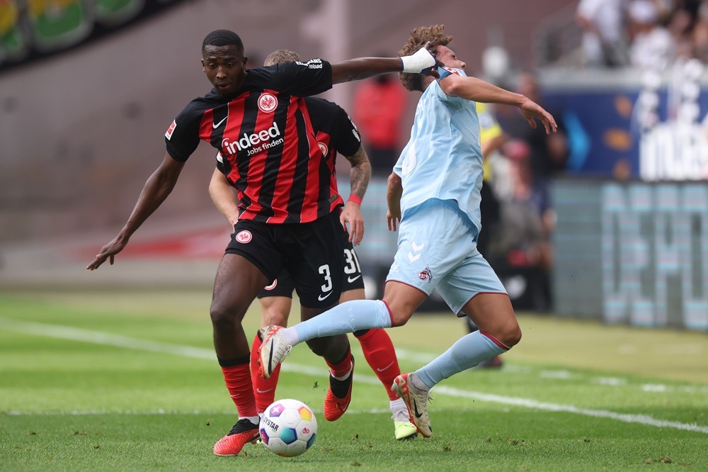 22yo continues to be linked with €50-60m Arsenal move 2 FRANKFURT AM MAIN, GERMANY: Willian Pacho of Eintracht Frankfurt is challenged by Luca Waldschmidt of 1. FC Köln during the Bundesliga match between Eintracht Frankfurt and 1. FC Köln at Deutsche Bank Park on September 03, 2023. (Photo by Alex Grimm/Getty Images)