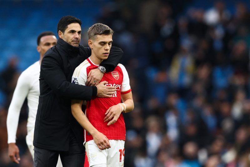 Arsenal's Spanish manager Mikel Arteta (L) comforts Arsenal's Belgian midfielder #19 Leandro Trossard at the end of the English Premier League foot...