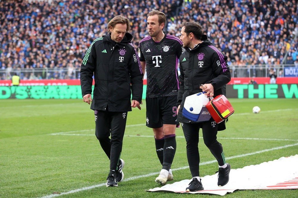 DARMSTADT, GERMANY: Harry Kane of Bayern Munich looks dejected leaving the field after sustaining an injury during the Bundesliga match between SV ...