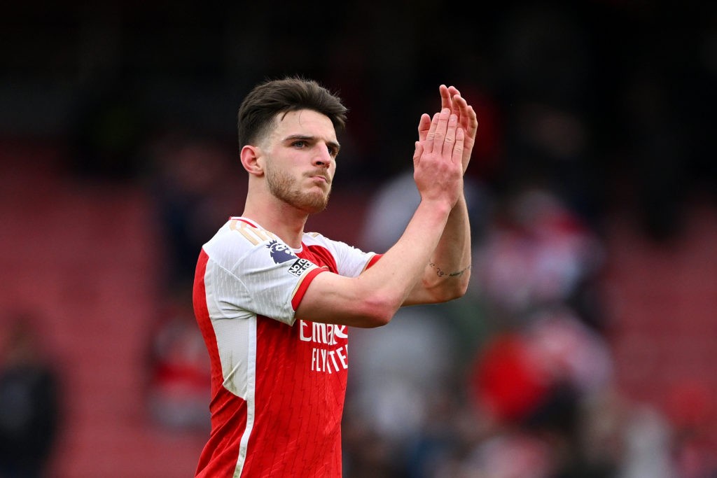 West Ham boss blames recent defeats on Arsenal star 3 LONDON, ENGLAND - APRIL 14: Declan Rice of Arsenal shows appreciation to the fans following the Premier League match between Arsenal FC and Aston Villa at Emirates Stadium on April 14, 2024 in London, England. (Photo by Shaun Botterill/Getty Images)