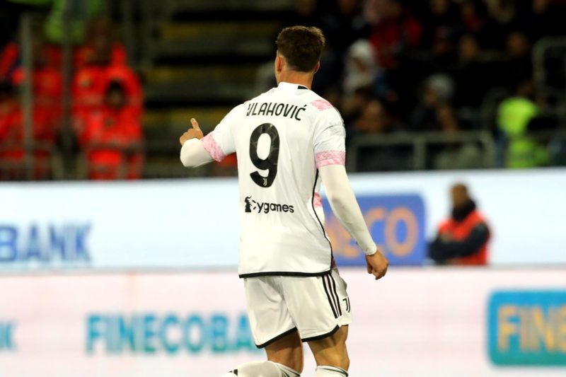 CAGLIARI, ITALY - APRIL 19: Dusan Vlahovic of Juventus celebretes his goal 2-1 during the Serie A TIM match between Cagliari and Juventus at Sardegna Arena on April 19, 2024 in Cagliari, Italy. (Photo by Enrico Locci/Getty Images)