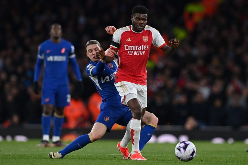 Arsenal's Ghanaian midfielder #05 Thomas Partey (R) vies with Chelsea's English midfielder #23 Conor Gallagher (C) during the English Premier Leagu...