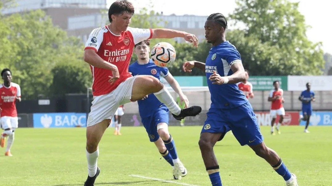 The Arsenal u21s face Chelsea in the Premier League 2 play-offs (Photo via Arsenal.com)