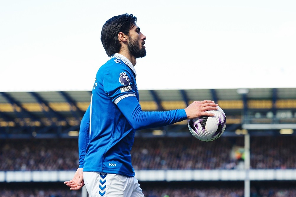 LIVERPOOL, ENGLAND: Andre Gomes of Everton carries the ball during the Premier League match between Everton FC and Burnley FC at Goodison Park on A...