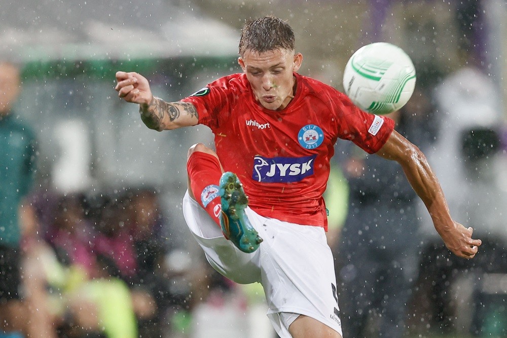 "It would be a dream" says 23yo international about signing for Arsenal 3 Silkeborg's Oliver Sonne pictured in action during a football game between Belgian RSC Anderlecht and Danish Silkeborg IF, Thursday 08 September 2022, in Anderlecht, on the opening day of the group stage of the UEFA Conference League competition. (Photo by BRUNO FAHY/BELGA MAG/AFP via Getty Images)