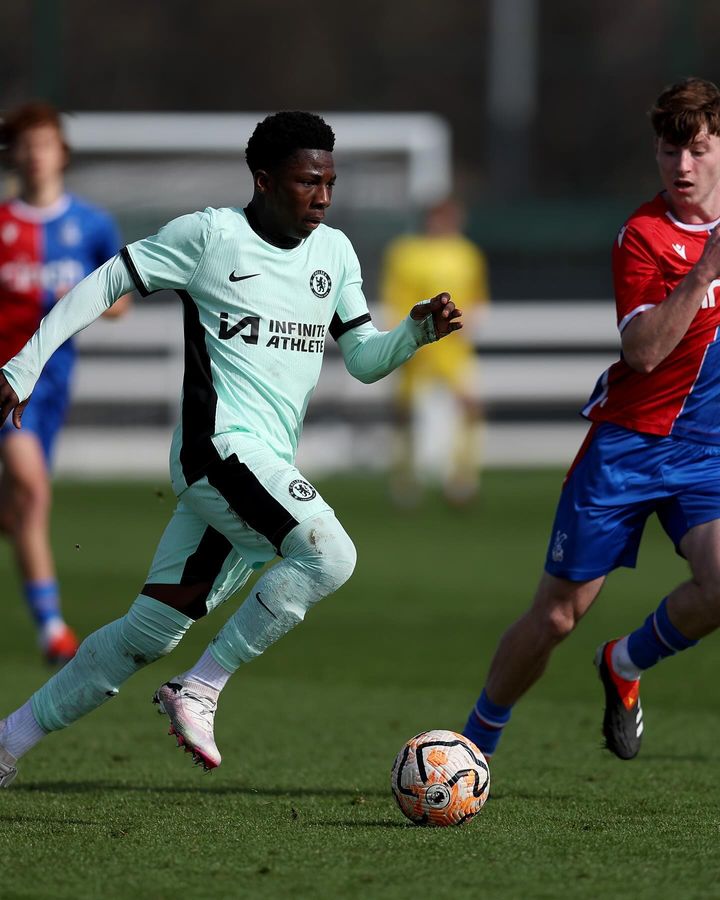 Ryan McAidoo playing for the Chelsea u18s (Photo via McAidoo on Instagram)