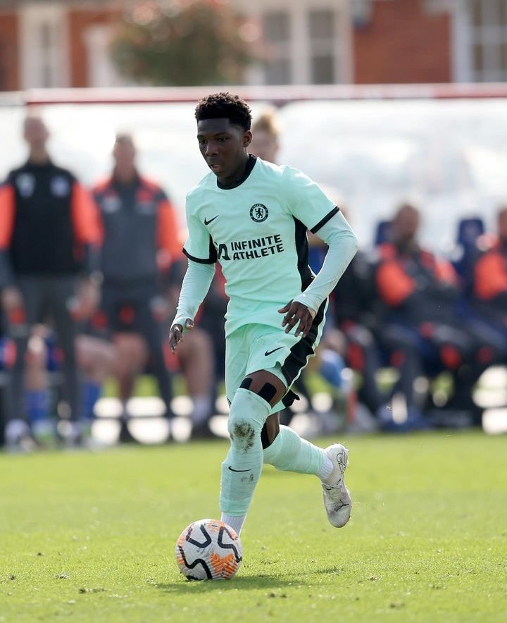 Ryan McAidoo playing for the Chelsea u18s (Photo via McAidoo on Instagram)