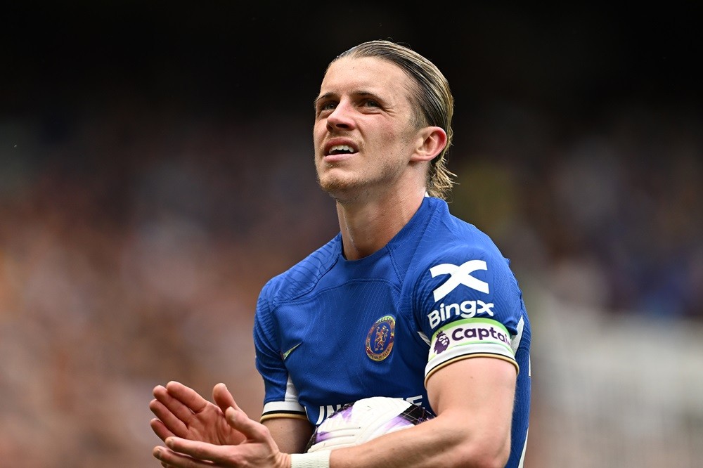 LONDON, ENGLAND: Conor Gallagher of Chelsea applauds the supporters during the Premier League match between Chelsea FC and AFC Bournemouth at Stamf...