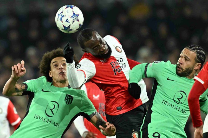 Arsenal prepare formal bid for €32m Geertruida 2 Feyenoord's Dutch defender #04 Lutsharel Geertruida (C) fights for the ball with Atletico Madrid's Belgian midfielder #20 Axel Witsel (L) and Atletico Madrid's Dutch forward #09 Memphis Depay (R) during the UEFA Champions League Group E football match between Feyenoord and Atletico Madrid at the De Kuip Stadium in Rotterdam on November 28, 2023. (Photo by JOHN THYS/AFP via Getty Images)