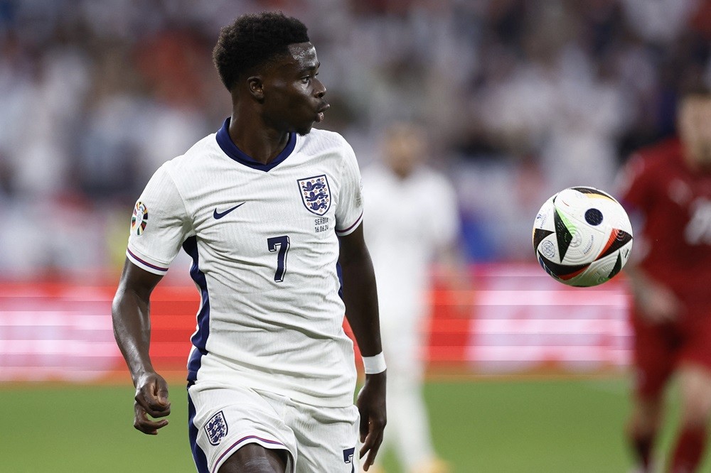 England's Bukayo Saka controls the ball during the UEFA Euro 2024 Group C football match between Serbia and England at the Arena AufSchalke in Gels...