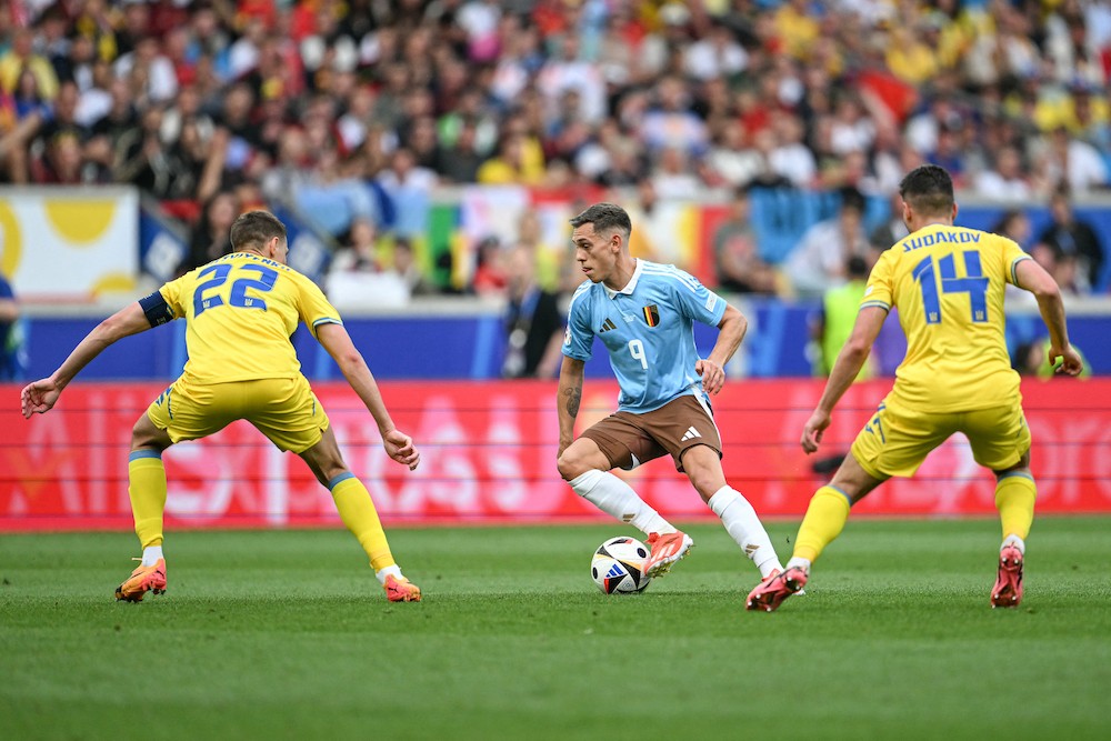 Belgium's Leandro Trossard controls the ball past Ukraine's Mykola Matviyenko and Georgiy Sudakov during the UEFA Euro 2024 Group E football match between Ukraine and Belgium at the Stuttgart Arena in Stuttgart on June 26, 2024. (Photo by Fabrice COFFRINI / AFP)