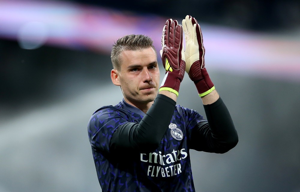 MADRID, SPAIN: Andriy Lunin of Real Madrid applauds the fans during the warm up prior to the LaLiga EA Sports match between Real Madrid CF and FC B...
