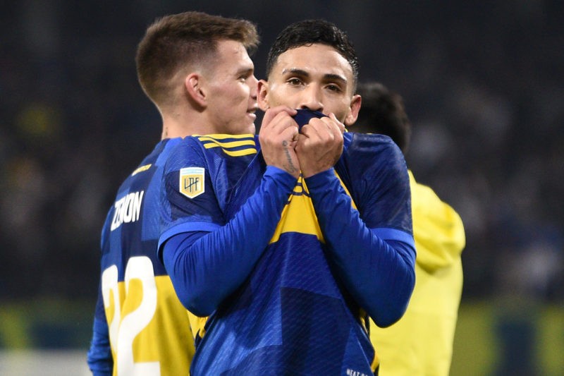 SANTIAGO DEL ESTERO, ARGENTINA - MAY 19: Ezequiel Fernandez of Boca Juniors celebrates after scoring the team's fourth goal during a match between ...