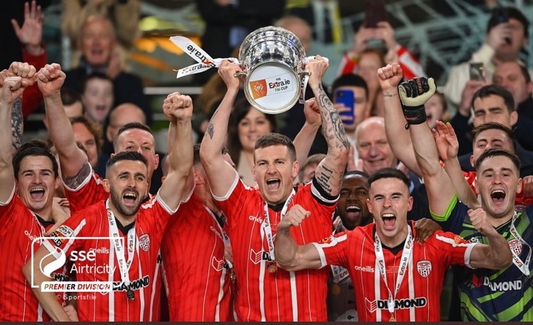 Ex-Arsenal academy midfielder signs for Larne FC 4 Jordan McEneff (2nd from right) celebrating Derry City's FAI Cup win (Photo via McEneff on Instagram)