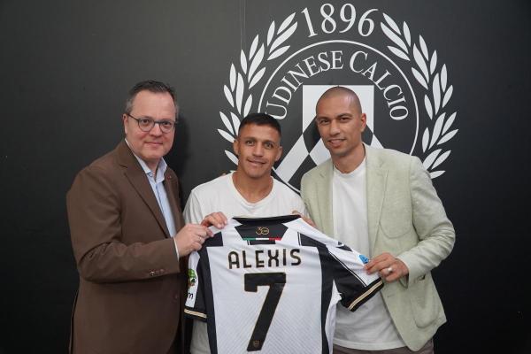 Alexis Sanchez signs for Udinese (Photo via Udinese.it)