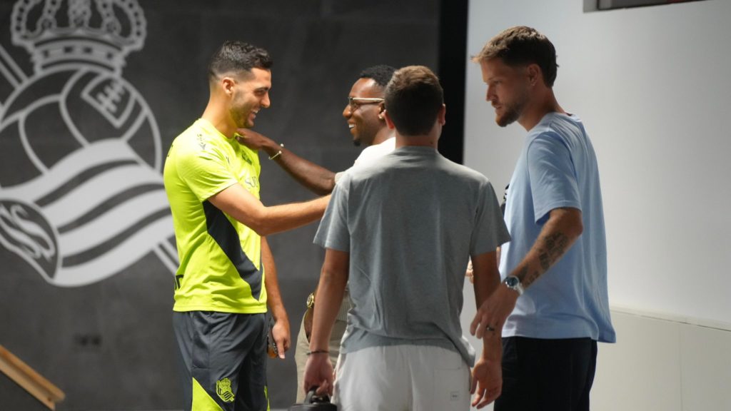 Doubt cast over £25m Arsenal transfer after training ground return 2 Mikel Merino (L) back with Real Sociedad after his Euro 2024 holiday (Photo via Real Sociedad on Twitter)
