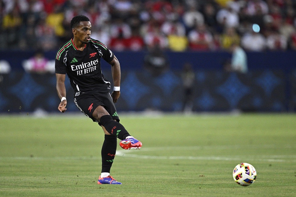 CARSON, CALIFORNIA: Jurrien Timber of Arsenal FC passes the ball during the first half against AFC Bournemouth during a pre-season friendly match b...