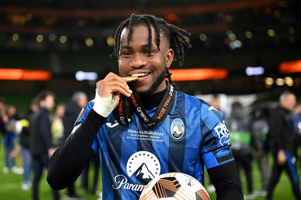 DUBLIN, IRELAND: Ademola Lookman of Atalanta BC bites his winner's medal as he celebrates victory after the UEFA Europa League 2023/24 final match ...