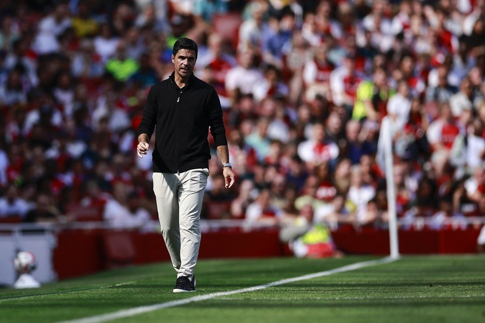 Arsenal's Mikel Arteta shouts instructions to the players from the touchline during the pre-season friendly football match for the Emirates Cup fin...