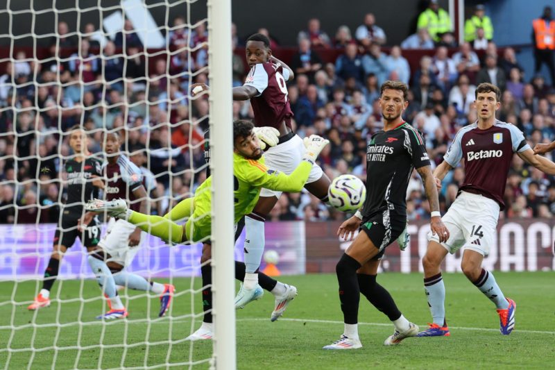 Aston Villa's Columbian striker #09 Jhon Duran (C) watches as the ball goes past the post during the English Premier League football match between ...