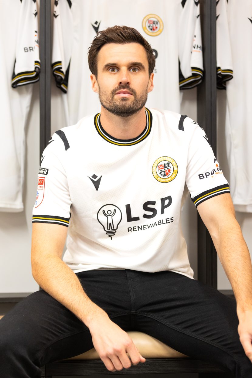 Carl Jenkinson after signing for Bromley FC (Photo via BromleyFC.co.uk)