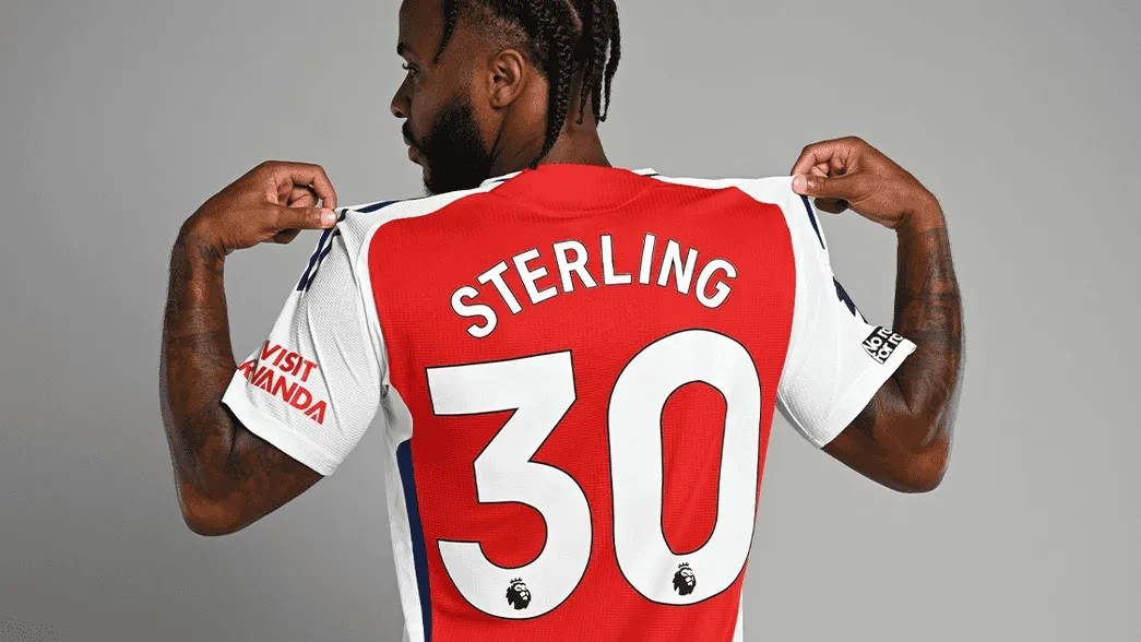 Raheem Sterling wearing the number 30 with Arsenal (Photo via Arsenal.com)