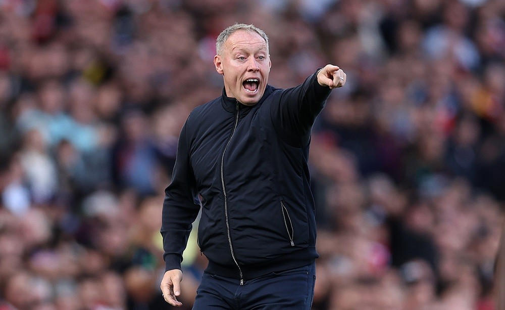 LONDON, ENGLAND: Steve Cooper, Manager of Leicester City, reacts during the Premier League match between Arsenal FC and Leicester City FC at Emirat...