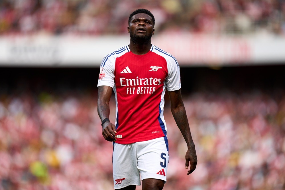 LONDON, ENGLAND: Thomas Partey of Arsenal looks on during the pre-season friendly match between Arsenal and Olympique Lyonnais at Emirates Stadium on August 11, 2024. (Photo by Angel Martinez/Getty Images)