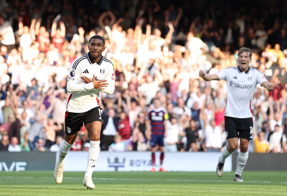 LONDON, ENGLAND: Reiss Nelson of Fulham celebrates scoring his team's third goal during the Premier League match between Fulham FC and Newcastle United FC at Craven Cottage on September 21, 2024. (Photo by Ryan Pierse/Getty Images)