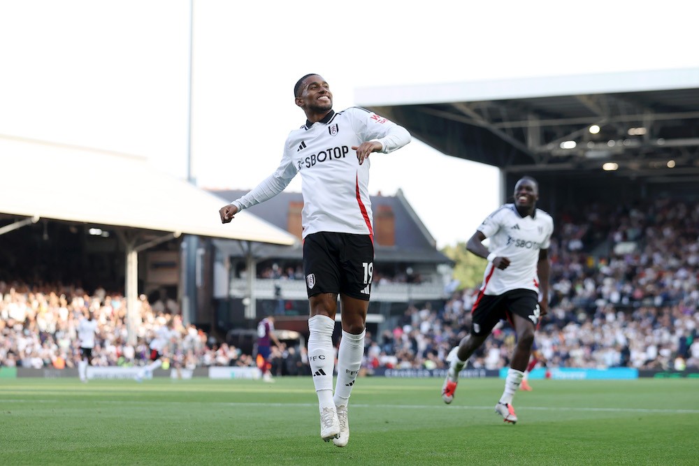 LONDON, ENGLAND: Reiss Nelson of Fulham celebrates scoring his team's third goal during the Premier League match between Fulham FC and Newcastle United FC at Craven Cottage on September 21, 2024. (Photo by Ryan Pierse/Getty Images)