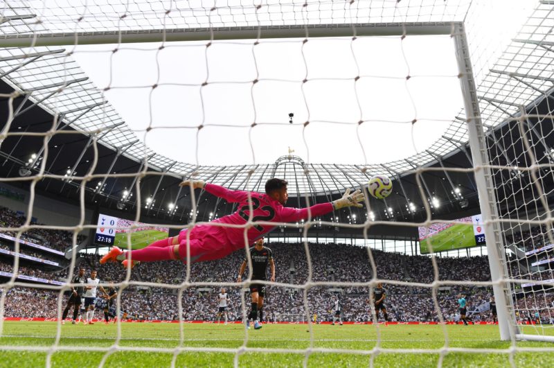 Barcelona eye Arsenal star to replace 32yo 3 LONDON, ENGLAND - SEPTEMBER 15: David Raya of Arsenal makes a sav during the Premier League match between Tottenham Hotspur FC and Arsenal FC at Tottenham Hotspur Stadium on September 15, 2024 in London, England. (Photo by Justin Setterfield/Getty Images)
