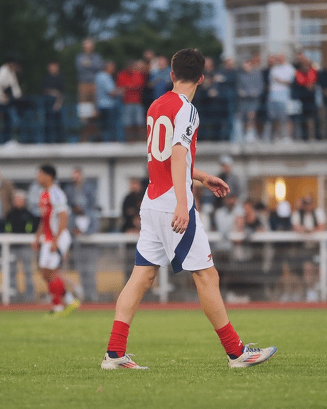 Dan Casey playing for the Arsenal academy (Photo via Casey on Instagram)