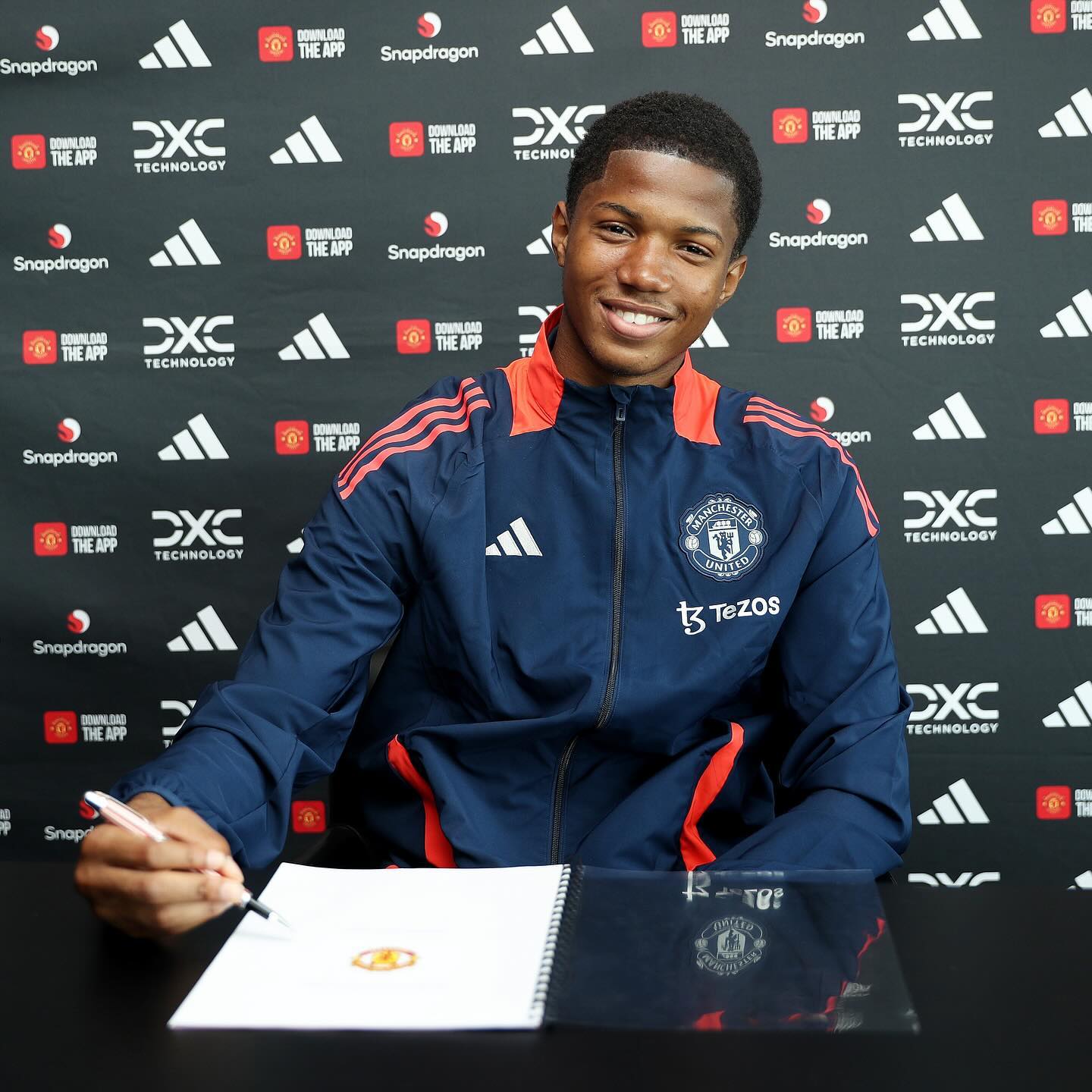 Chido Martin Obi signing for Manchester United (Photo via Martin Obi on Instagram)