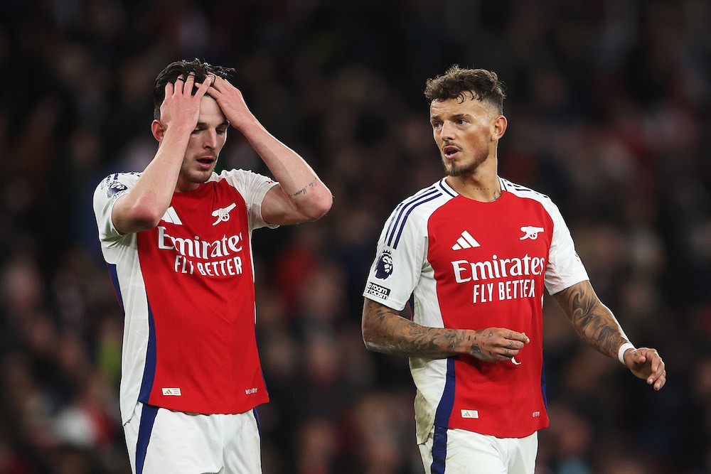 LONDON, ENGLAND: Declan Rice and Ben White of Arsenal look dejected after the Premier League match between Arsenal FC and Liverpool FC at Emirates Stadium on October 27, 2024. (Photo by Alex Pantling/Getty Images)