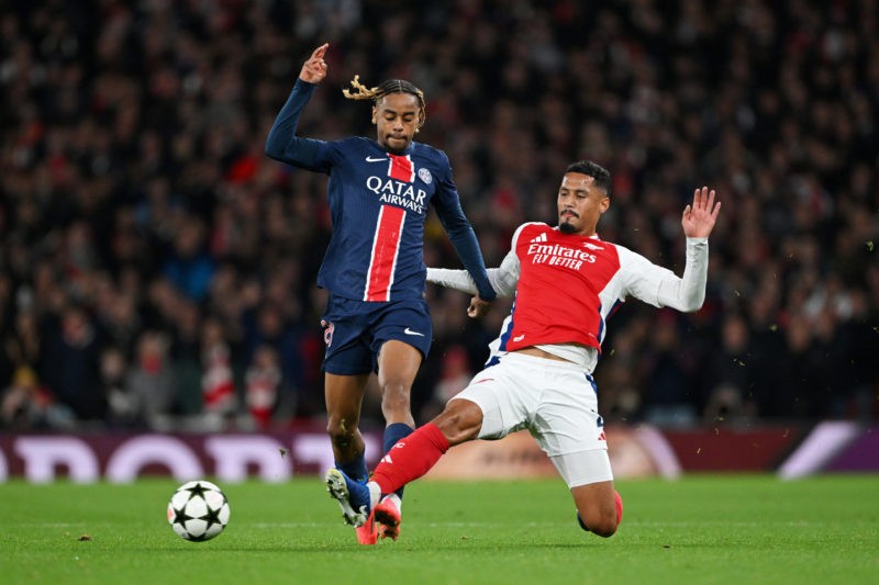 LONDON, ENGLAND - OCTOBER 01: Bradley Barcola of Paris Saint-Germain is challenged by William Saliba of Arsenal during the UEFA Champions League 20...