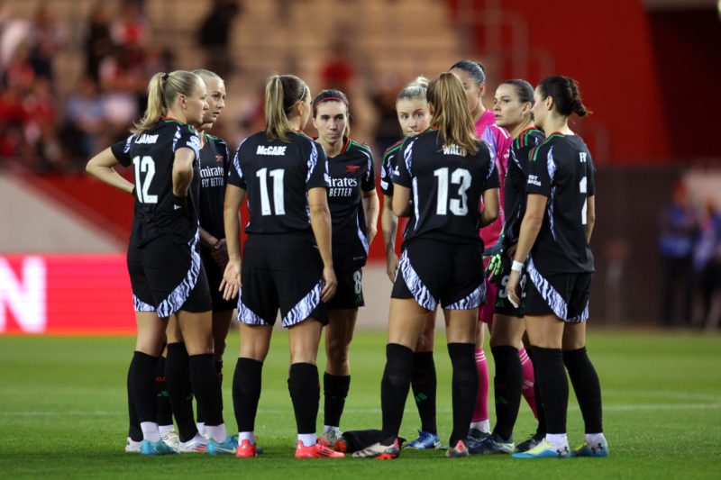 MUNICH, GERMANY - OCTOBER 09: Players of Arsenal huddle prior to the UEFA Women's Champions League match between FC Bayern München and Arsenal FC a...