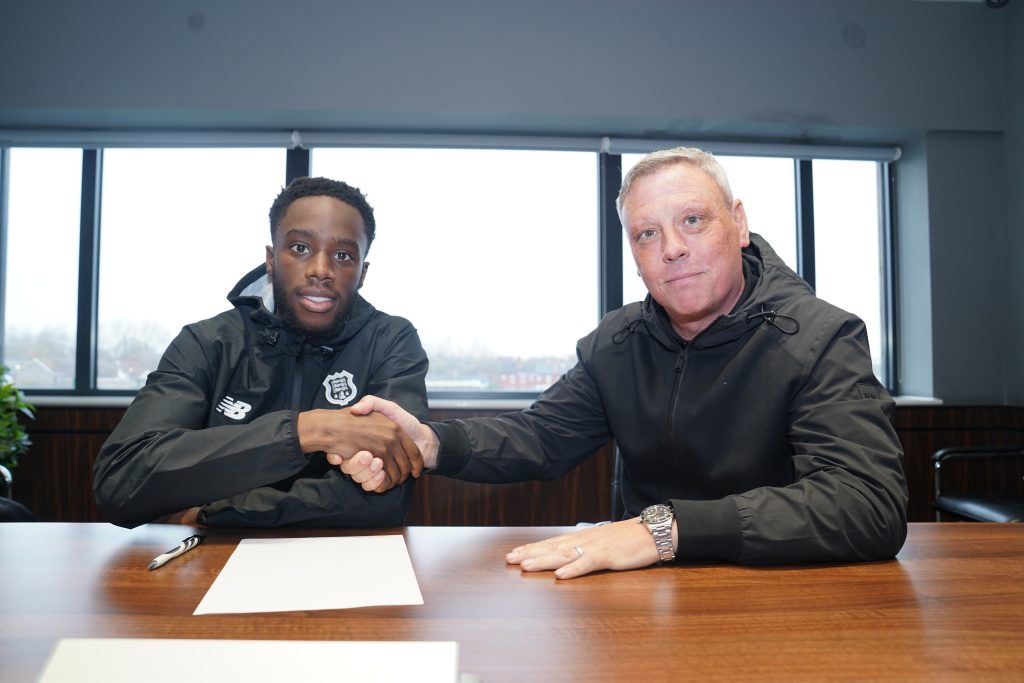 Former Gunner finally finds new club after summer release 2 James Olayinka signing for Waterford FC (Photo via WaterfordFC.ie)