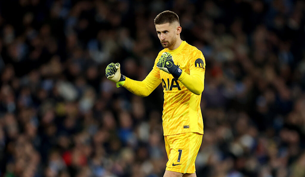 MANCHESTER, ENGLAND:  Tottenham Hotspur's Guglielmo Vicario during the Premier League match between Manchester City FC and Tottenham Hotspur FC at Etihad Stadium on November 23, 2024. (Photo by Carl Recine/Getty Images)