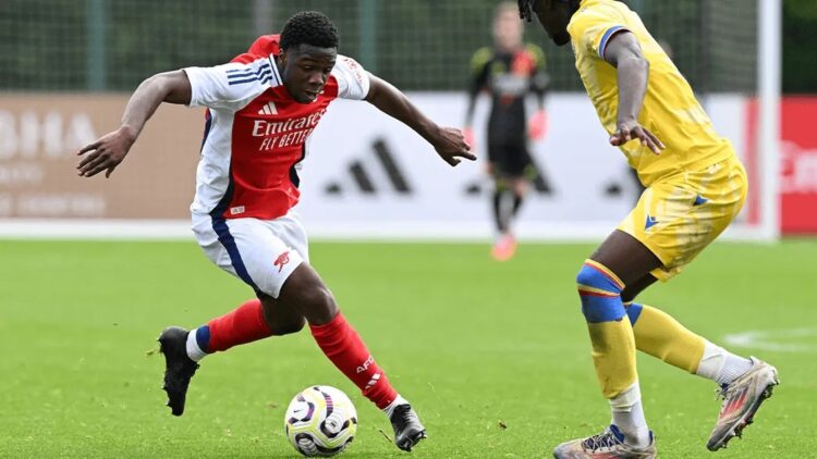 Daniel Oyetunde playing for the Arsenal u18s (Photo via Arsenal.com)