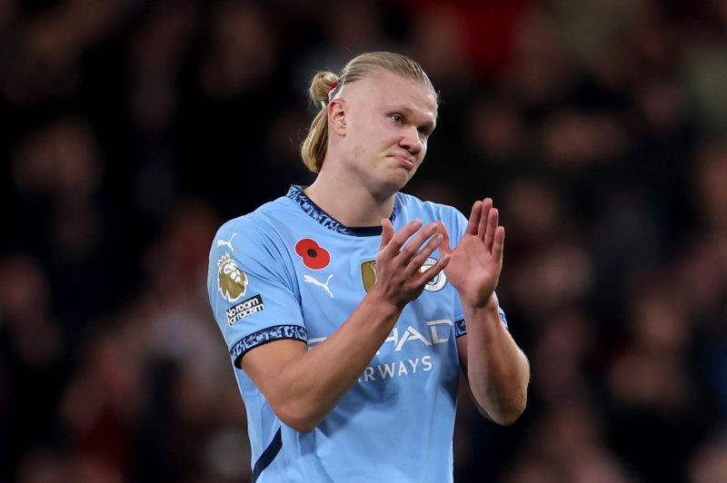 BOURNEMOUTH, ENGLAND - NOVEMBER 02: Erling Haaland of Manchester City applauds the fans after the team's defeat in the Premier League match between...